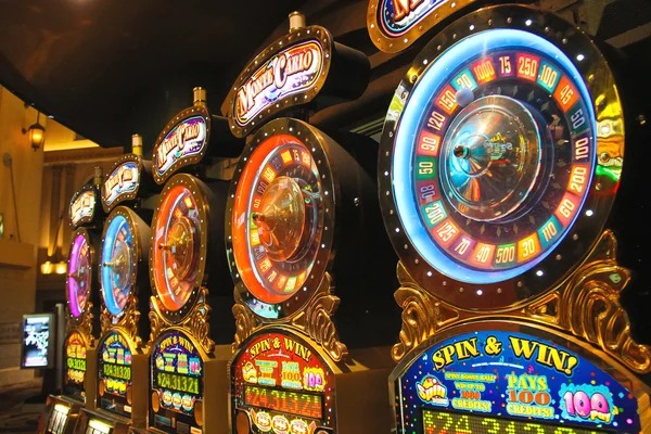 betslots88 mobile app home screen showing live-dealer tables and slot games